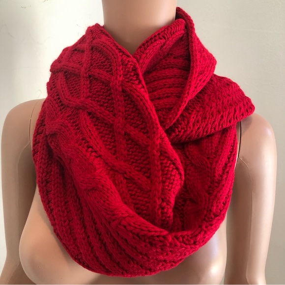 New York & Company Hot Red Knitted Winter Neck Scarf OSFM Chain-Link Design - Picture 3 of 15